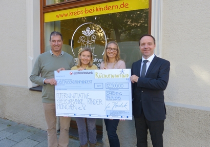 Spendenscheckübergabe Rückenwindlauf 2015 im Business Campus München : Garching