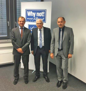 AVL-Gründer Prof. Dr. H. List (Mitte) mit den Regensburger Managern A. Angermaier (l.) und Dr. G. Schwab